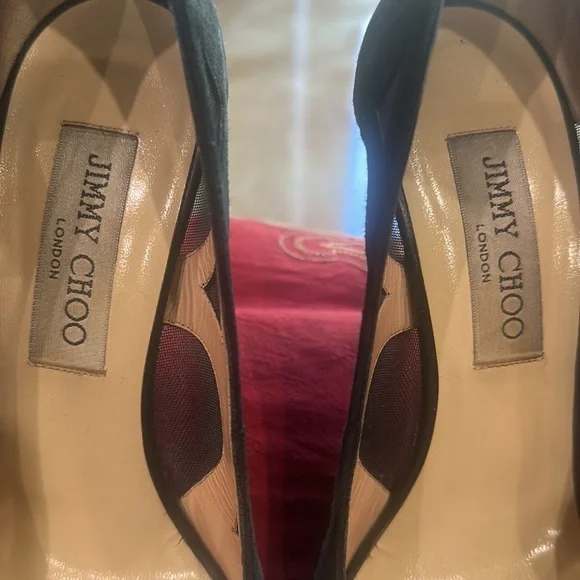 Jimmy Choo London heels in good used condition.  Very confortable 3.5 heel. - Picture 2 of 5